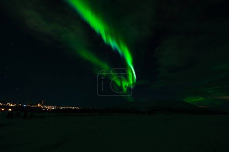 Aurora Borealis - aurores boréales - au-dessus du lac gelé Tornetrask à Abisko, Suède