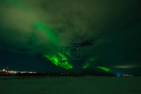 Polarlichter - Polarlichter - über dem zugefrorenen Tornetrask-See in Abisko, Schweden