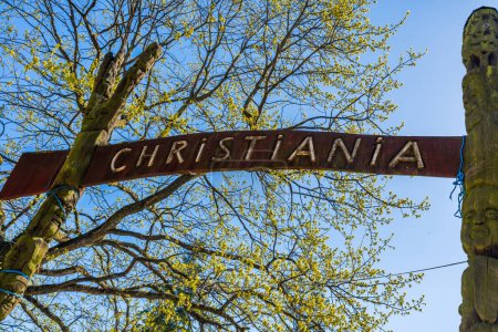 Téléchargez les photos : Entrée du quartier Christiania à Copenhague, Danemark - en image libre de droit