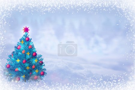 Foto de Árbol de Navidad con luces en el bosque de invierno .Christmas Card. - Imagen libre de derechos