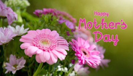 Foto de Ramo de flores aislado sobre fondo bokeh. Tarjeta de día de las madres. - Imagen libre de derechos