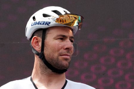 Foto de Mark Simon Cavendish es un ciclista de carretera británico que monta para el Astana Qazaqstan Team, durante la sexta etapa del Giro de Italia con salida y llegada a Nápoles.. - Imagen libre de derechos