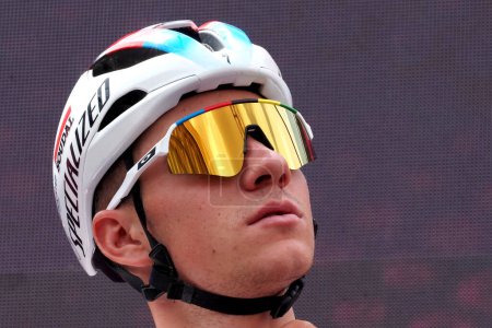 Téléchargez les photos : Remco Evenepoel est un cycliste belge qui roule pour le Soudal Quick-Step, lors de la sixième étape du Giro d'Italia avec départ et arrivée à Naples. - en image libre de droit