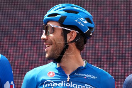 Téléchargez les photos : Thibaut Pinot un ciclista su strada francese che corre per il team Groupama-FDJ, lors de la sixième étape du Giro d'Italia avec départ et arrivée à - en image libre de droit