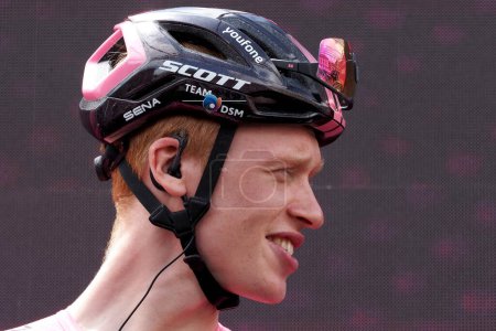 Foto de Andreas Leknessund es un ciclista noruego que monta para el DSM Team, durante la sexta etapa del Giro de Italia con salida y llegada a Nápoles.. - Imagen libre de derechos