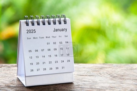 Januar 2024 weißer Tischkalender mit anpassbarem Platz für Text. Kalenderkonzept und Kopierraum.