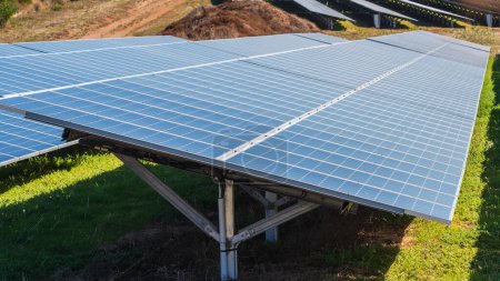 Foto de Granja de paneles solares de nueva construcción en el área metropolitana de Adelaida, Australia Meridional - Imagen libre de derechos