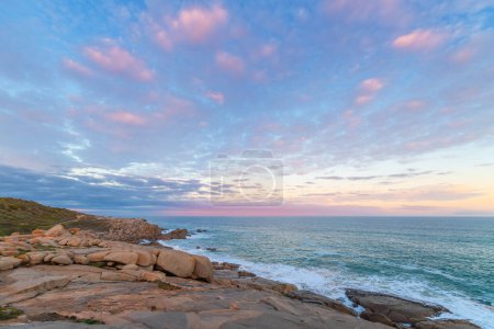 Téléchargez les photos : Vue spectaculaire de la côte rocheuse de Port Elliot, péninsule de Fleurieu, Australie-Méridionale - en image libre de droit