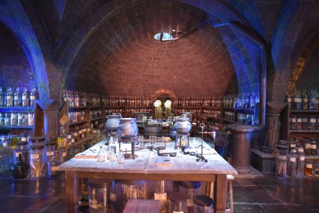 Téléchargez les photos : Leavesden, Royaume-Uni - 18 mai 2018 : Snape potion room, The Making of Harry Potter, WB Studio - en image libre de droit