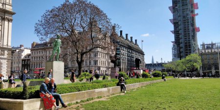 Téléchargez les photos : Londres, Royaume-Uni - 17 mai 2018 : Statues à Parliament Square à Londres - en image libre de droit