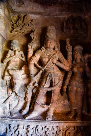 Téléchargez les photos : Sculpture depicting Harihara, Parvati, Nandi and sage Bhringi in cave 1 of the Badami cave temple complex in Karnataka, India - en image libre de droit
