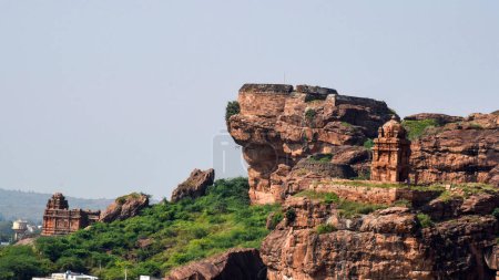 Téléchargez les photos : View of lower shivalaya on top of Badami fort which was built by Tipu Sultan - en image libre de droit