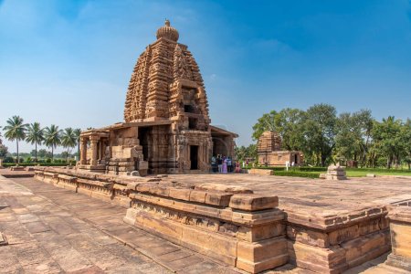 Téléchargez les photos : Temple Galaganatha à Pattadakal, également appelé Raktapura a été construit pendant pour régner sur la dynastie Chalukya et est un site du patrimoine mondial de l'UNESCO. - en image libre de droit