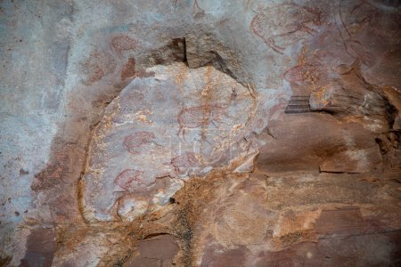 Foto de Pinturas rupestres prehistóricas en Badami en Karnataka en la India - Imagen libre de derechos