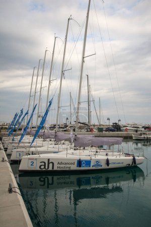Foto de Limasol, Chipre - Feb 20 2020: lanchas de motor en Limasol marina - Imagen libre de derechos