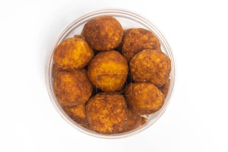 Palm Cheese Cookies in einem Glas Draufsicht isoliert auf weißem Hintergrund Clipping Pfad