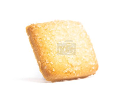 Téléchargez les photos : Biscuits au beurre danois le biscuit au pain finlandais vue de côté isolé sur fond blanc chemin de coupe - en image libre de droit