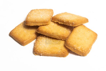 Téléchargez les photos : Groupe de biscuits au beurre danois le biscuit au pain finlandais isolé sur fond blanc chemin de coupe - en image libre de droit