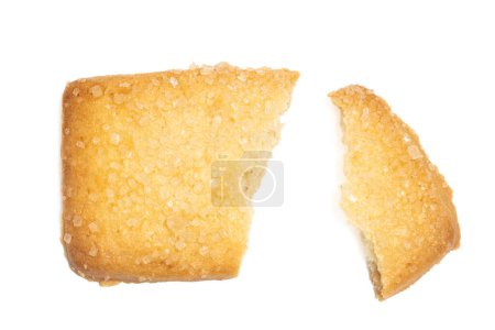 Téléchargez les photos : Broken of danish butter cookies the finnish bread cookie vue de dessus isolé sur fond blanc chemin de coupe - en image libre de droit