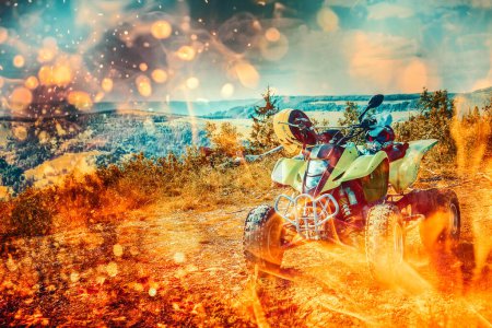 Téléchargez les photos : Moto garée dans un paysage brûlant. Superposition complexe de flammes. Imagerie intense d'un champ de bataille ardent - en image libre de droit