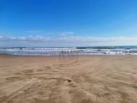 Playa de Sagunto en Valencia en un día soleado en la España mediterránea
