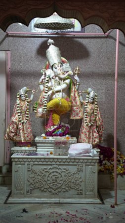 Foto de Mármol Ganesh con Ridhi Sidhi Estatuas - Imagen libre de derechos
