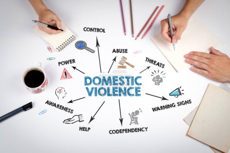 Foto de Concepto de Violencia Doméstica. La reunión en la mesa de la oficina blanca. - Imagen libre de derechos