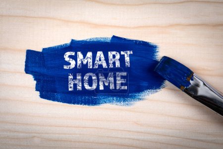 Téléchargez les photos : Smart Home. Couleur bleue sur fond de texture de bois. - en image libre de droit