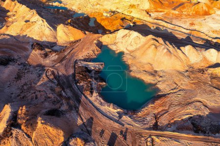 Merveille géologique : une fête visuelle de la carrière de minerai de titane