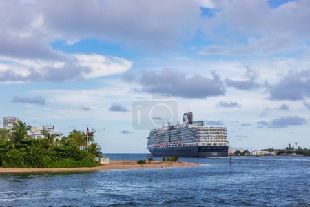 Photo for Fort Lauderdale, Florida, USA - November 30 2022: The cruise ship leaves the port of Fort Lauderdale to the open ocean. - Royalty Free Image