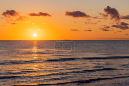 Téléchargez les photos : Lever de soleil sur l'océan Atlantique en Floride - en image libre de droit