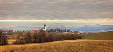 Téléchargez les photos : Spissky Stvrtok est un village et une commune slovaque du district de Levoca dans la région de Presov, dans le centre-est de la Slovaquie.. - en image libre de droit