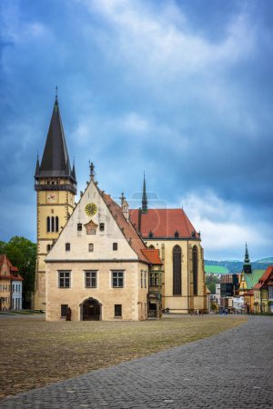 Téléchargez les photos : Bardejov est une des villes les plus gothiques de Slovaquie. Son centre se compose d'un ensemble de bâtiments historiques. - en image libre de droit