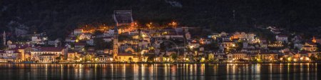 Foto de Vista panorámica de Perast Town en Montenegro por la noche - Imagen libre de derechos