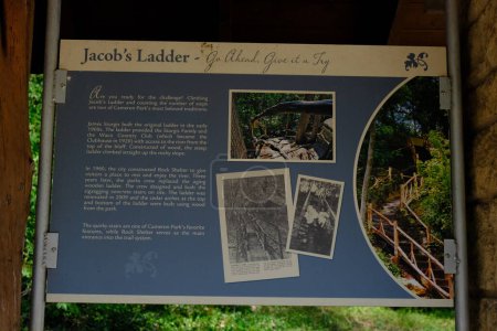 Foto de Esta es una fotografía del cartel de Jacobs Ladder en Cameron Park en Waco Texas. - Imagen libre de derechos