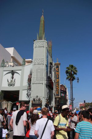 Téléchargez les photos : Los Angeles, Californie, États-Unis - 19 mai 2014 : TCL Chinese Theater, un célèbre cinéma sur l'historique Hollywood Walk of Fame sur Hollywood Boulevard, Los Angeles, Californie - en image libre de droit