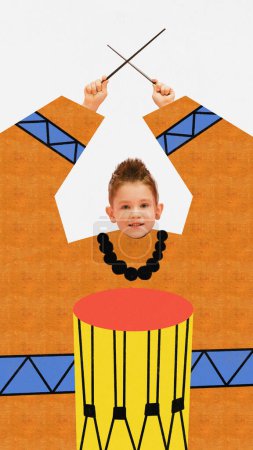 Téléchargez les photos : Joli batteur. Collage d'art contemporain avec un petit garçon, musicien jouant à la batterie sur fond blanc avec croquis au crayon. Concept d'émotions, idées, imagination, journée internationale de l'enfant, publicité - en image libre de droit