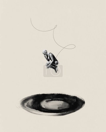 Affiche. Collage d'art contemporain. Femme en filtre monochrome sautant dans tout noir en mouvement sur fond beige. Concept de sport, compétition, victoire, championnat, force et puissance. Publicité
