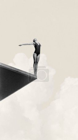 Affiche. Collage d'art contemporain. Femme plongeuse sur le bord de la plate-forme de plongée haute avec des nuages en dessous sur fond beige. Concept de sport, compétition, victoire, championnat, force et puissance. Publicité