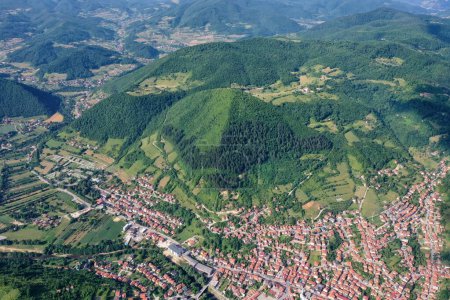 Téléchargez les photos : Pyramide bosniaque du Soleil près de Visoko - en image libre de droit