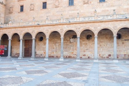 Téléchargez les photos : Vue extérieure façade du couvent San Esteban à Salamanque (Espagne)). - en image libre de droit