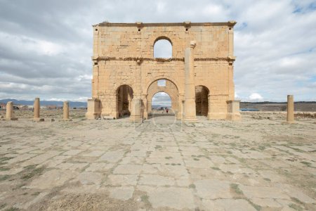 Foto de Sitio arqueológico de la ciudad romana Lamb se, Tazoult, Argelia, África - Imagen libre de derechos