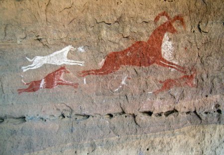 Téléchargez les photos : Petroglyphes préhistoriques - Rock Art - Akakus Mountains, Sahara, Libye, Afrique - en image libre de droit