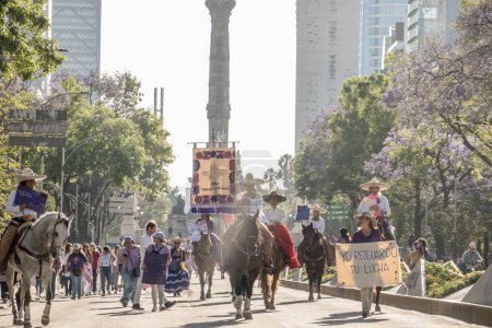 Foto de Marcha popular en apoyo del Día Internacional de la Mujer en la Ciudad de México, México. - Imagen libre de derechos