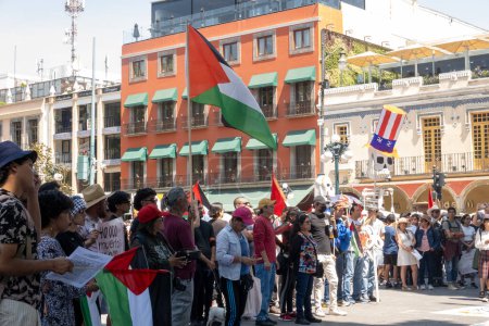Foto de Puebla, México - 16 de marzo de 2024: Un mitin a favor de Palestina tuvo lugar en Puebla, México, atrayendo a participantes que expresaron su solidaridad con los palestinos en medio del conflicto en curso en la región.. - Imagen libre de derechos