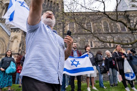 Foto de TORONTO, ONTARIO, CANADÁ - 8 DE MAYO DE 2024: Partidarios pro-Israel en la Universidad de Toronto - Imagen libre de derechos