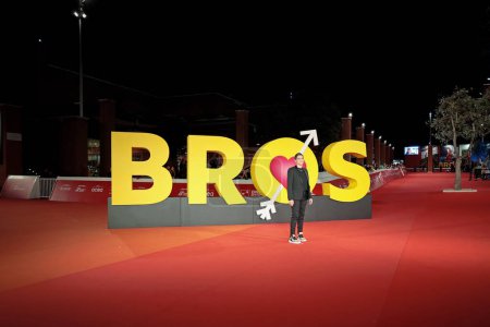 Foto de Roma Italia - 22 de octubre de 2022: Invitado en la alfombra roja de la película "Bros" en el XVII Festival de Cine de Roma en el Auditorio Parco della Música. - Imagen libre de derechos