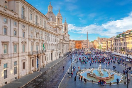 Piazza Navona, la famosa plaza de Roma, un punto de referencia para todos los turistas que visitan la capital italiana
