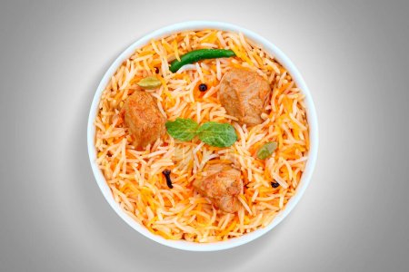 India, Pakistaní famoso pollo tradicional biryani vista superior.