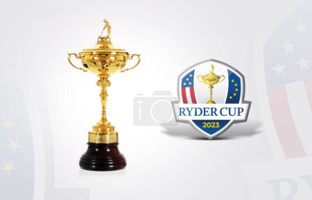 Téléchargez les photos : Karachi, Pakistan - 10 juillet, Ryder Cup avec le trophée. Ryder Cup 2023. Ryder Cup tournoi de golf illustration rendu 3D. - en image libre de droit